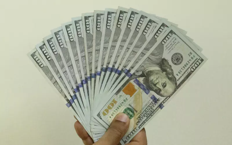 holding 15 bank notes 100 usd
