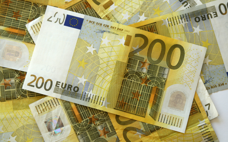 heap of 200 euro notes